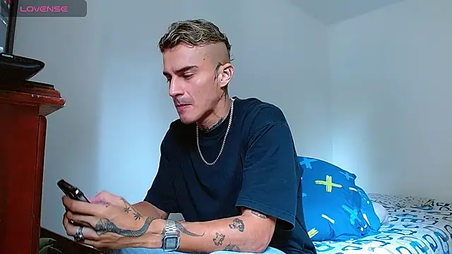 bray hotboy777 online show from October 2025 03:40:01 PM