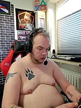 Snapshot of PupW0lfy chatting on December 2024 07:35:01 AM PupW0lfy online show from December 2024 07:35:01 AM