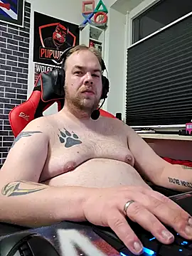 Snapshot of PupW0lfy chatting on January 2025 04:44:01 PM PupW0lfy online show from January 2025 04:44:01 PM