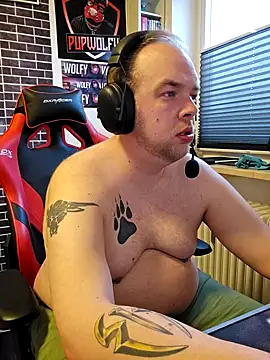 Snapshot of PupW0lfy chatting on February 2025 04:13:02 PM PupW0lfy online show from February 2025 04:13:02 PM