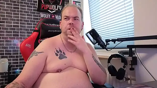 Snapshot of PupW0lfy chatting on September 2025 02:08:01 PM PupW0lfy online show from September 2025 02:08:01 PM