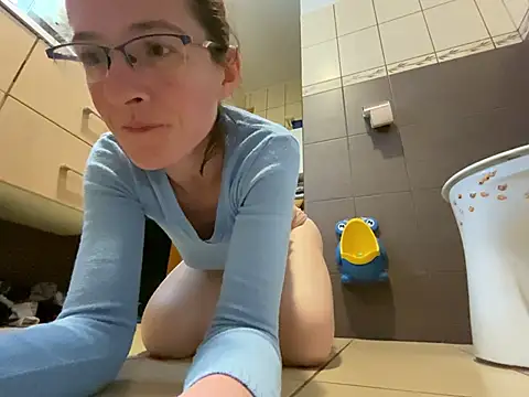 Milky hairy mommy online show from January 2026 08:46:02 PM