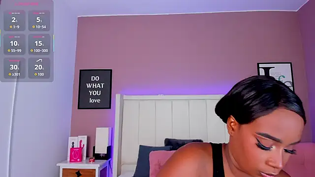 Snapshot of Britanymooree chatting on October 2025 07:35:02 PM Britanymooree online show from October 2025 07:35:02 PM