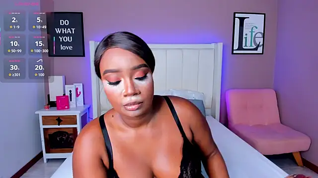 Snapshot of Britanymooree chatting on November 2025 07:46:02 PM Britanymooree online show from November 2025 07:46:02 PM