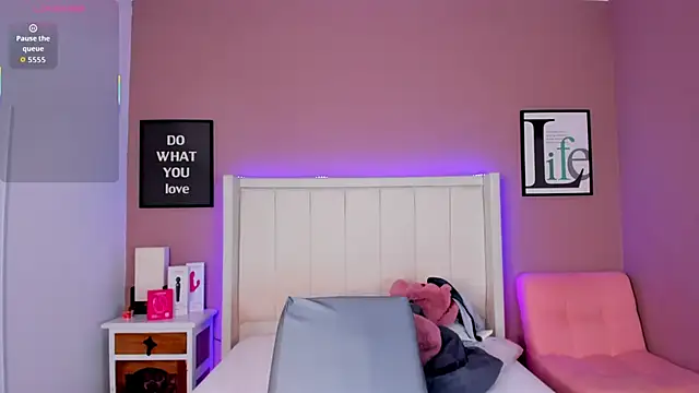 Snapshot of Britanymooree chatting on November 2025 07:58:01 PM Britanymooree online show from November 2025 07:58:01 PM