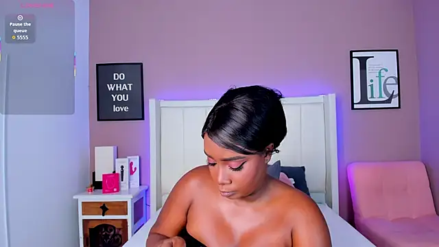 Snapshot of Britanymooree chatting on November 2025 07:46:01 PM Britanymooree online show from November 2025 07:46:01 PM