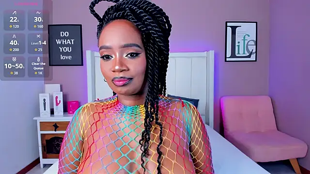 Snapshot of Britanymooree chatting on December 2025 07:56:02 PM Britanymooree online show from December 2025 07:56:02 PM