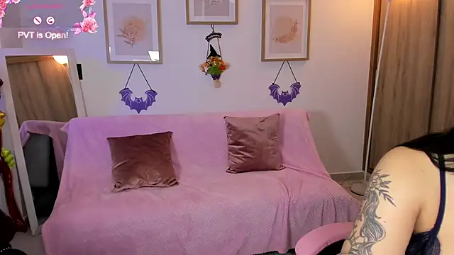 Veronica isaza   online show from October 2025 12:49:02 PM