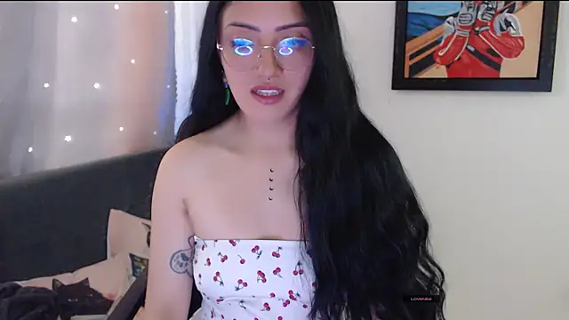 Snapshot of Suzanne_abbey chatting on April 2026 09:53:02 PM Suzanne abbey online show from April 2026 09:53:02 PM