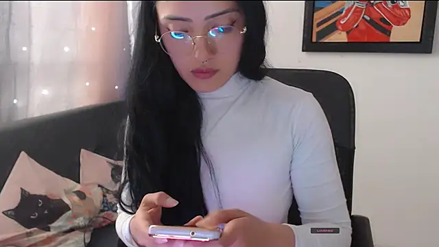 Snapshot of Suzanne_abbey chatting on April 2026 10:05:01 PM Suzanne abbey online show from April 2026 10:05:01 PM