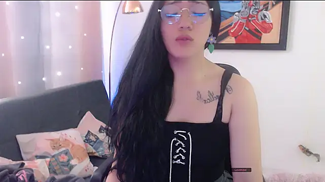 Snapshot of Suzanne_abbey chatting on May 2026 10:17:02 PM Suzanne abbey online show from May 2026 10:17:02 PM