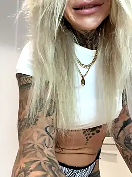 Divina X  online show from December 2025 05:04:02 AM