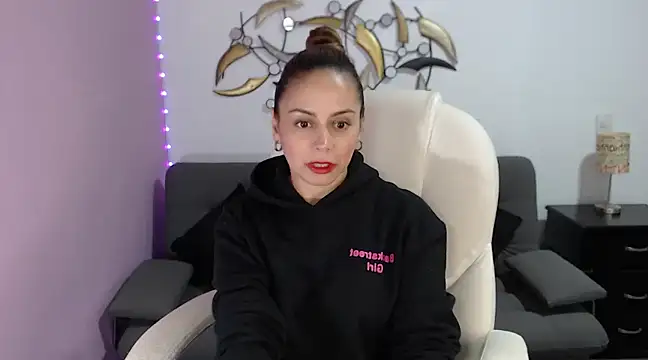 Snapshot of NicoleKitty_ chatting on February 2025 12:52:02 AM NicoleKitty  online show from February 2025 12:52:02 AM