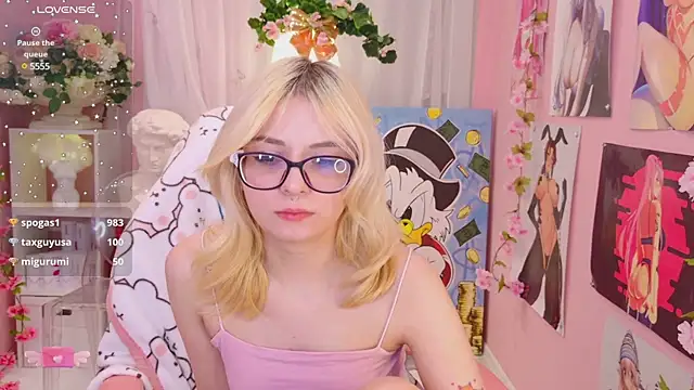 Coconut Mia online show from December 2024 04:15:02 AM