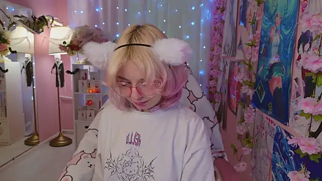 Coconut Mia online show from October 2025 09:44:01 PM