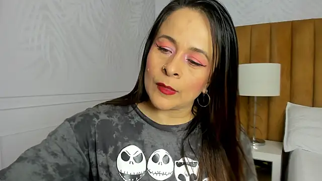 Snapshot of Daphne81_ chatting on February 2025 02:17:02 AM Daphne81  online show from February 2025 02:17:02 AM