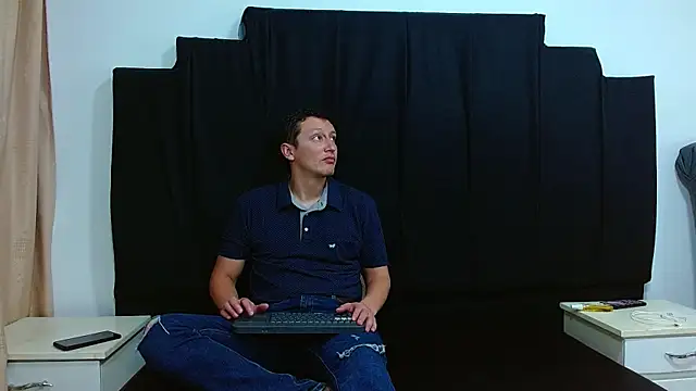 Hot-Couple--18 online show from February 2025 08:30:01 PM