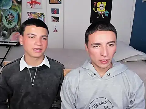 Snapshot of sweet_boys_xx chatting on December 2024 06:09:01 AM sweet boys xx online show from December 2024 06:09:01 AM