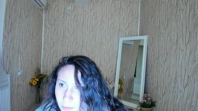 Snapshot of AishaRouhi chatting on January 2025 05:10:01 AM AishaRouhi online show from January 2025 05:10:01 AM
