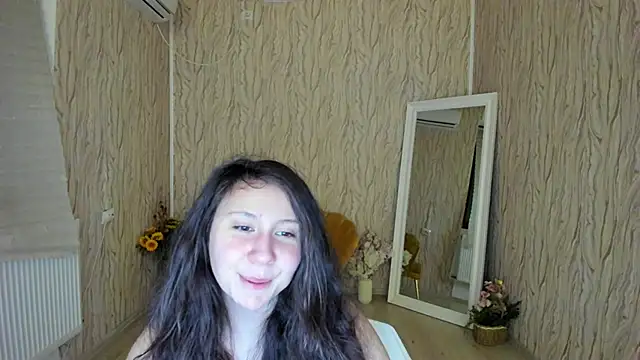 Snapshot of AishaRouhi chatting on January 2025 03:29:01 AM AishaRouhi online show from January 2025 03:29:01 AM