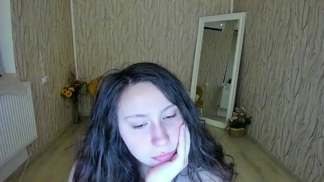 Snapshot of AishaRouhi chatting on January 2025 03:16:01 AM AishaRouhi online show from January 2025 03:16:01 AM
