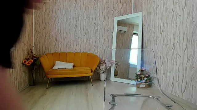 Snapshot of AishaRouhi chatting on March 2025 03:15:01 AM AishaRouhi online show from March 2025 03:15:01 AM