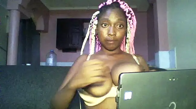 Snapshot of Sexxy_bre chatting on December 2024 02:56:01 PM Sexxy bre online show from December 2024 02:56:01 PM