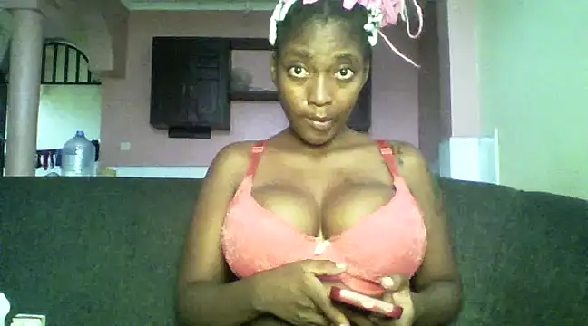 Snapshot of Sexxy_bre chatting on December 2024 02:05:02 PM Sexxy bre online show from December 2024 02:05:02 PM