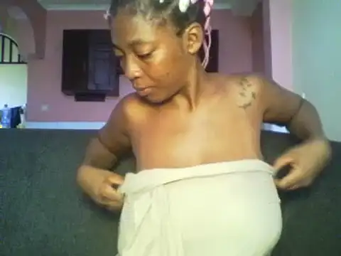 Snapshot of Sexxy_bre chatting on January 2025 12:27:02 PM Sexxy bre online show from January 2025 12:27:02 PM