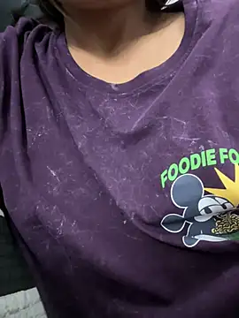 LeisyXO online show from January 2025 12:06:01 AM