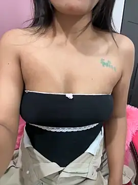 LeisyXO online show from September 2025 06:57:02 PM