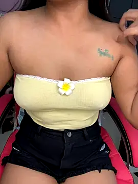 LeisyXO online show from October 2025 07:26:02 PM