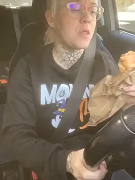 poussichienne online show from November 2025 11:01:02 AM