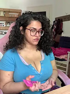 Snapshot of Curvydesifromgermany chatting on May 2026 01:18:01 PM Curvydesifromgermany online show from May 2026 01:18:01 PM