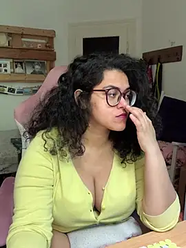 Snapshot of Curvydesifromgermany chatting on May 2026 01:16:01 PM Curvydesifromgermany online show from May 2026 01:16:01 PM