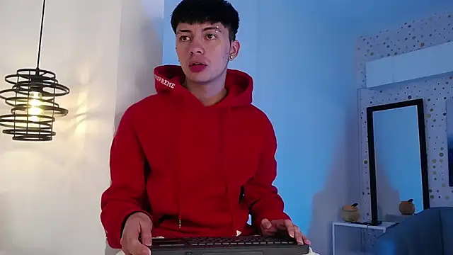 Steev Novoa online show from March 2025 10:55:01 AM