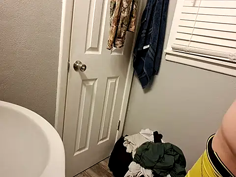 Snapshot of bigdickdaddy2184 chatting on December 2024 04:22:01 AM bigdickdaddy2184 online show from December 2024 04:22:01 AM