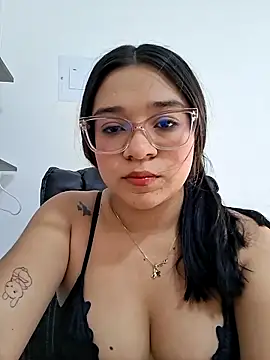 -VICKKY online show from April 2026 07:15:01 PM