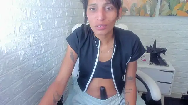 ImCrazzy online show from February 2025 05:39:01 PM