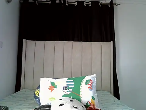 Snapshot of pretty_hearty chatting on November 2025 08:41:01 PM pretty hearty online show from November 2025 08:41:01 PM