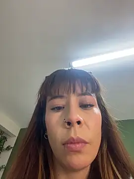 iriiina veneno online show from November 2025 03:10:02 PM