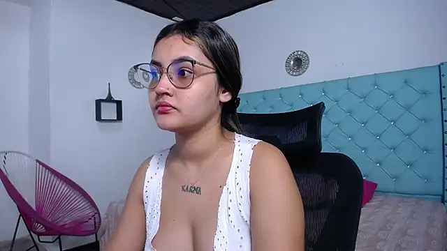 Snapshot of antonella_sweetlittle chatting on April 2026 12:10:02 PM antonella sweetlittle online show from April 2026 12:10:02 PM