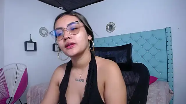 Snapshot of antonella_sweetlittle chatting on April 2026 12:33:02 PM antonella sweetlittle online show from April 2026 12:33:02 PM