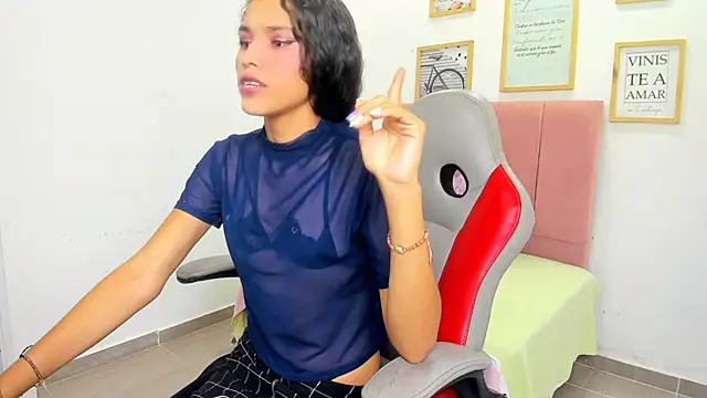 Snapshot of Evelin_shy chatting on November 2025 03:17:01 AM Evelin shy online show from November 2025 03:17:01 AM