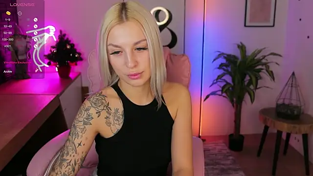 Snapshot of Crystal_Barbie chatting on December 2024 02:48:02 AM Crystal Barbie online show from December 2024 02:48:02 AM