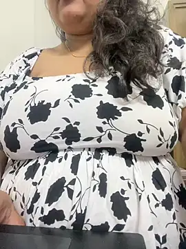 Snapshot of smile_pretty chatting on February 2025 09:53:02 PM smile pretty online show from February 2025 09:53:02 PM