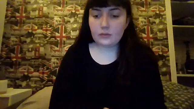 Lynylou online show from December 2025 09:43:02 PM