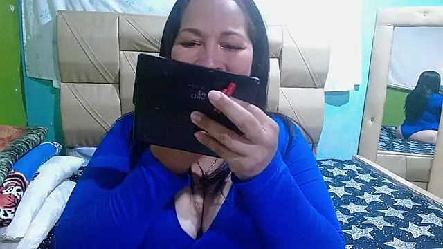 Stefanny Taylor  online show from October 2025 06:02:01 PM