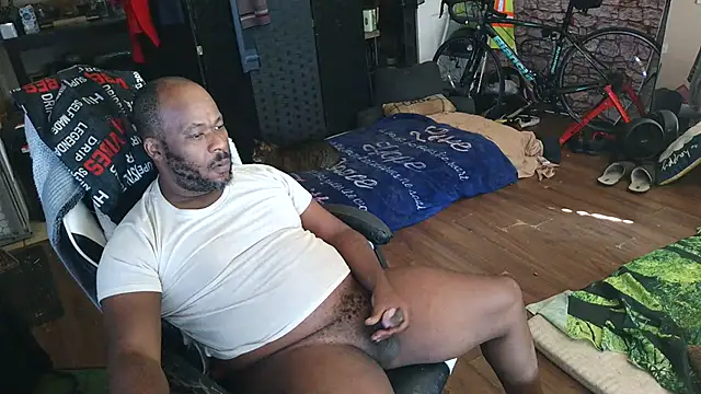 bigshh8 online show from April 2026 05:11:01 PM