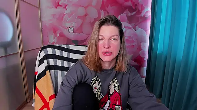 EmilyWalkeri online show from March 2025 07:00:02 AM